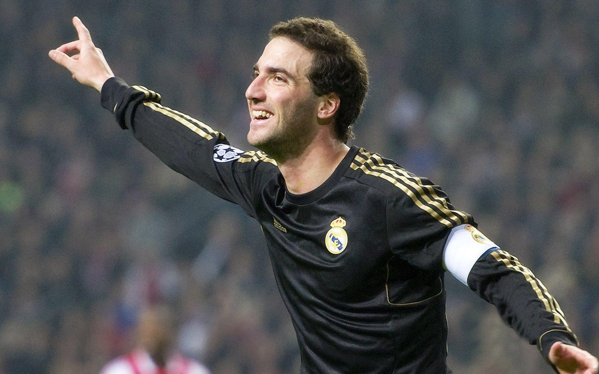 开云体育运营团队|特雷泽盖造访迈阿密国际，晒与梅西珍贵合影盛赞，足球世界毋庸置疑的第一人